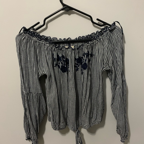 Off the shoulder gingham embroidered top! - Picture 3 of 3